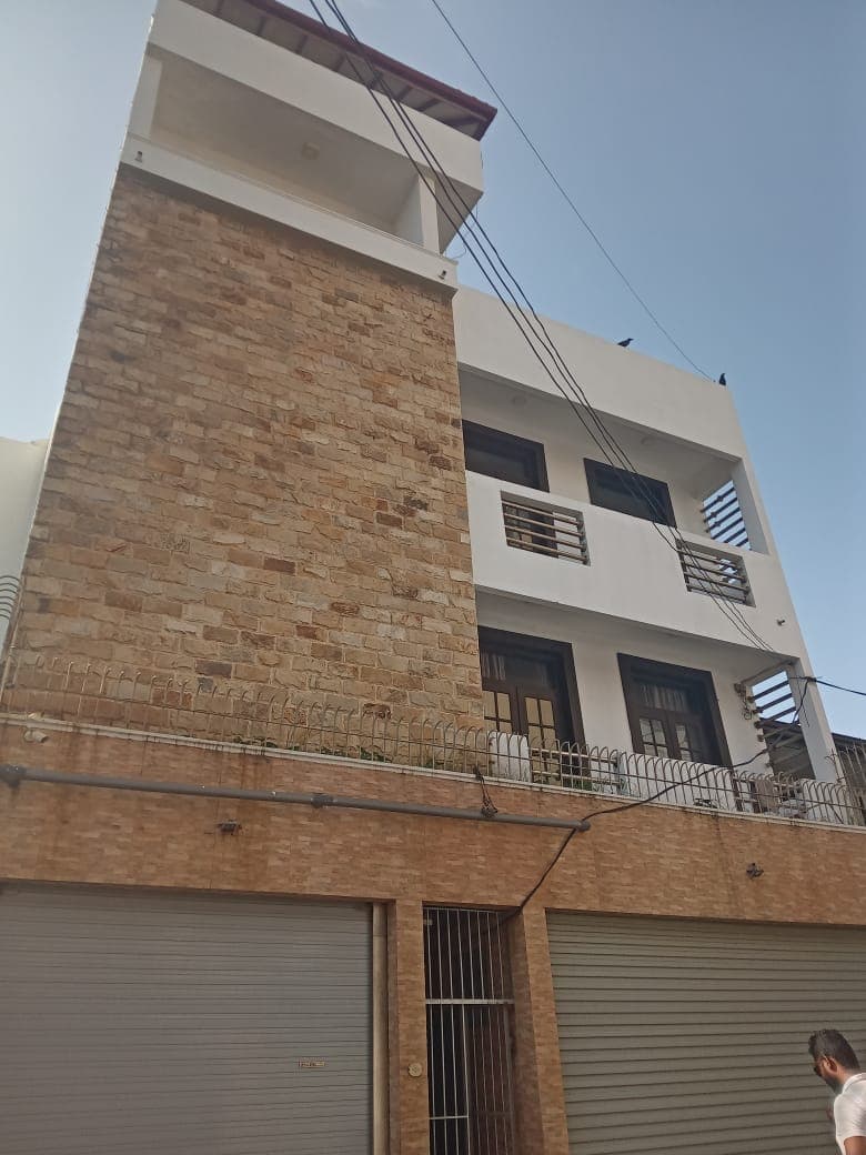 Modern Solar-Powered Residence — St. Kilda’s Lane