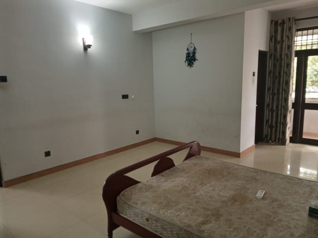 Modern Solar-Powered Residence — St. Kilda’s Lane - image 5