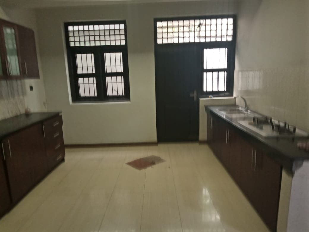 Modern Solar-Powered Residence — St. Kilda’s Lane - image 7