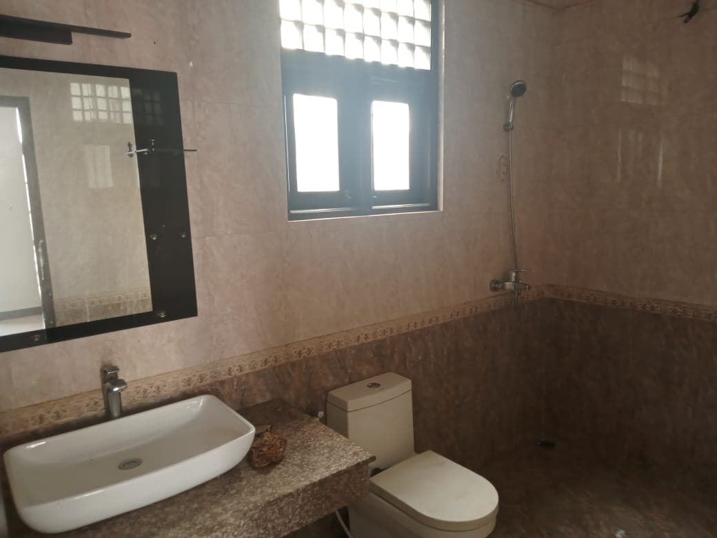 Modern Solar-Powered Residence — St. Kilda’s Lane - image 8